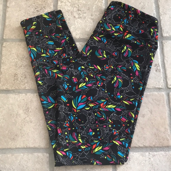 LuLaRoe Leggings OS - Black With Feathers - EUC - Picture 1 of 5